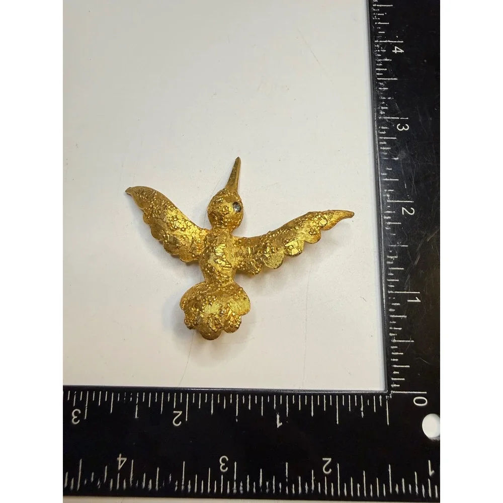 Mamselle Gold Tone Textured Hummingbird Brooch Rhinestone Eye Vintage Pin